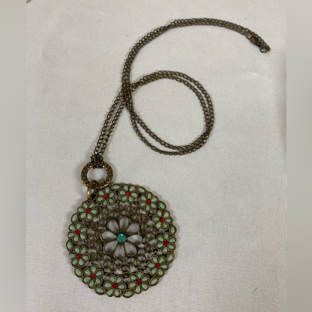Filigree daisy necklace with rhinestones - Picture 2 of 6